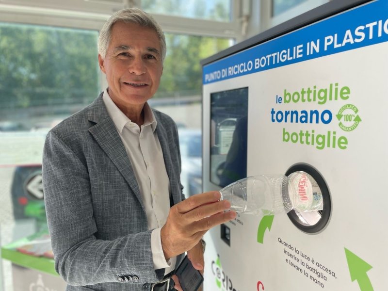 Green Retail  - Etruria Retail: nei negozi Carrefour raccolte quasi 4 milioni di bottiglie in Pet 