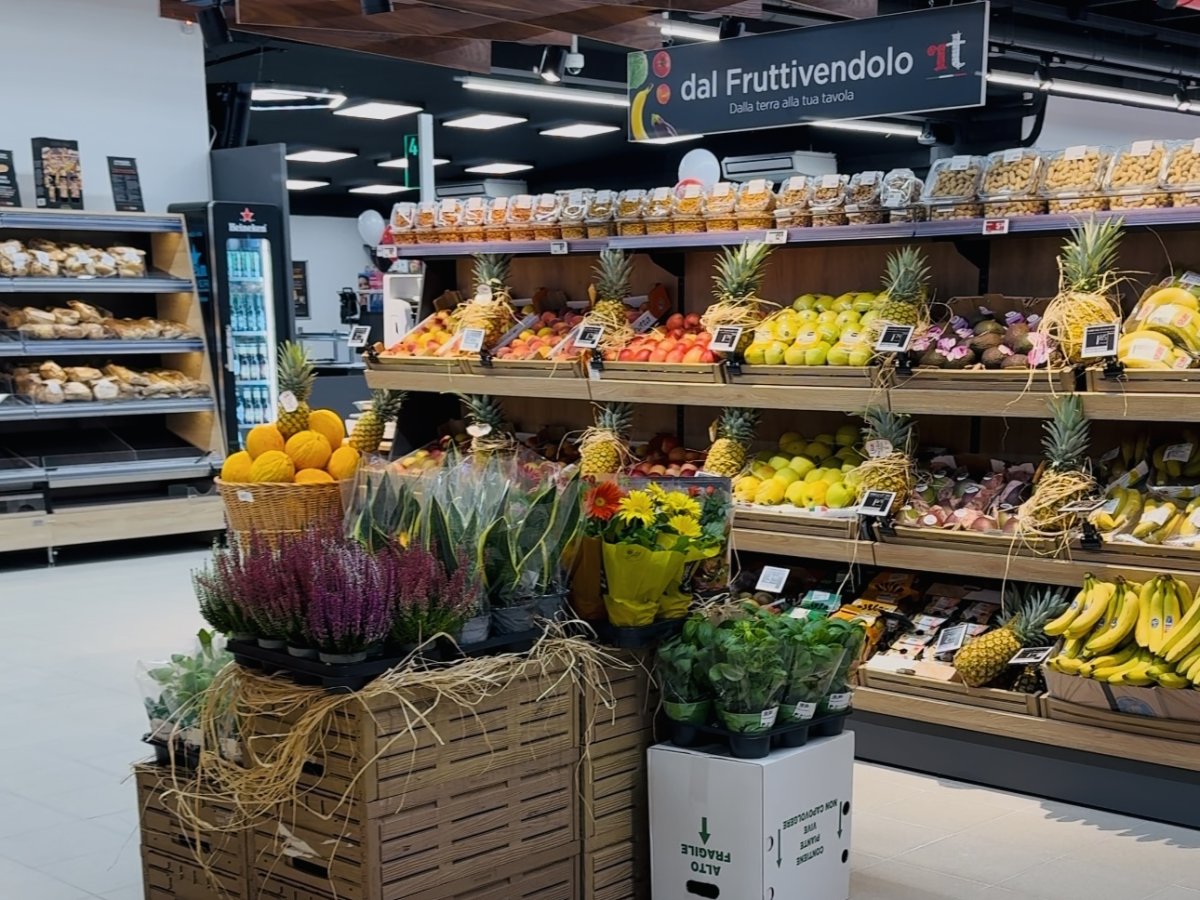 Green Retail  - Riapre a Bari lo storico Rossotono Market di Poggiofranco 