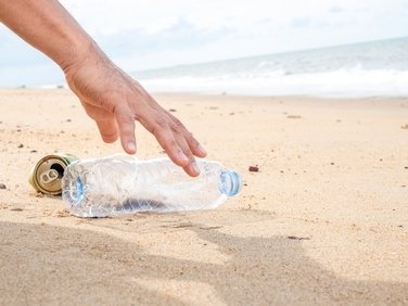 Green Retail  - Fileni e Legambiente: 150 kg di rifiuti raccolti in spiaggia 