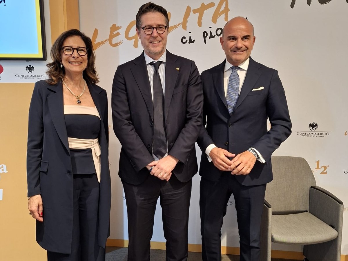 Green Retail - Legalità come leva di competitività: il retail dell'elettronica contro le distorsioni del mercato Green Retail - Legalità come leva di competitività: il retail dell'elettronica contro le distorsioni del mercato