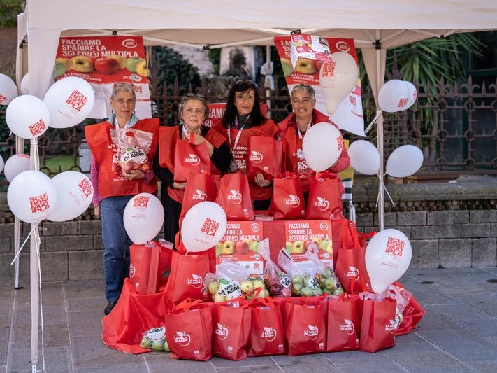 Green Retail  - La Mela di AISM 2025: Apo Conerpo al fianco della ricerca 