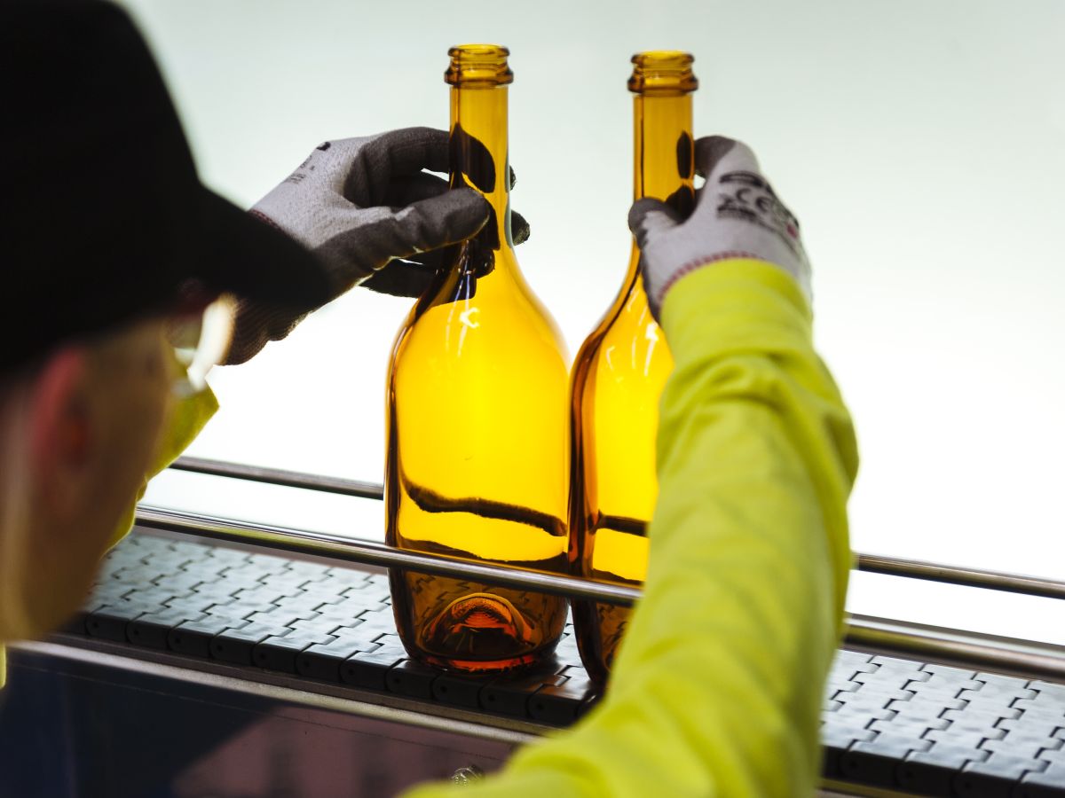 Green Retail  - Neutralità carbonica al 2040: il packaging in vetro di Verallia verso la transizione integrata 