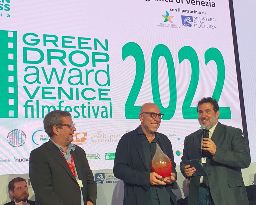 Green Retail  - Venezia 79: a “White Noise” di Noah Baumbach il Green Drop Award 2022 