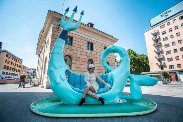 Green Retail  - Un'opera d'arte green porta il mare nel centro di Milano per difendere la salute dei fondali e convertire Co2 in ossigeno 