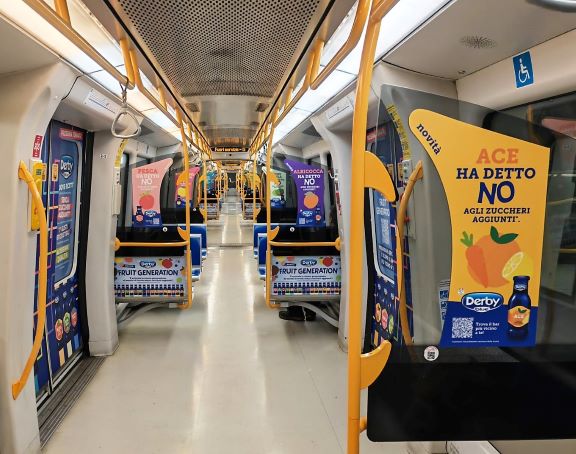 Green Retail  - Derby Blue sale a bordo della metro di Milano: treno brandizzato per i 25 anni della bottiglia 