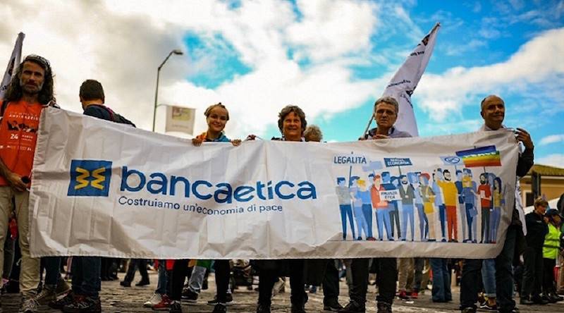 Green Retail  - Banca Etica: anche con la finanza si può dire no al business della guerra 