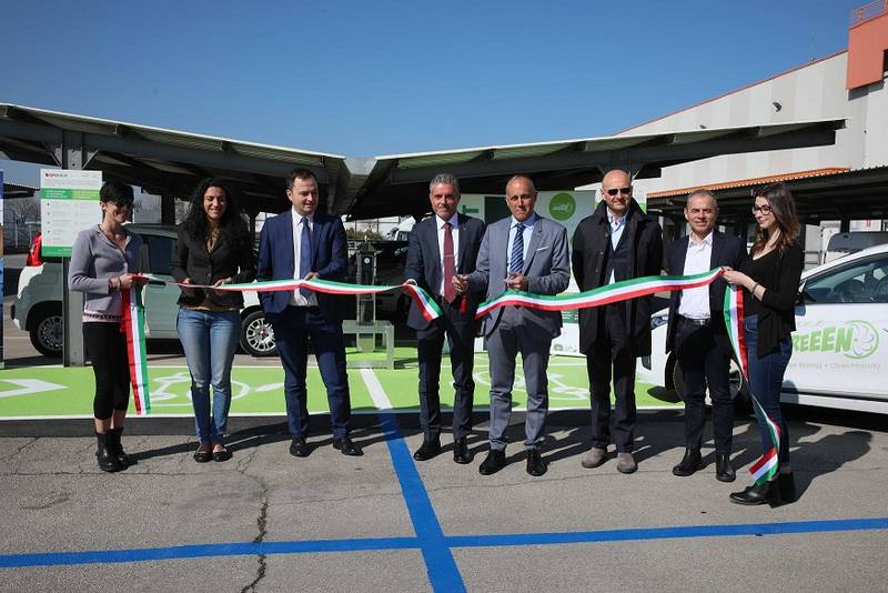 Green Retail  - Apofruit inaugura due stazioni di ricarica per veicoli elettrici negli stabilimenti di Cesena 