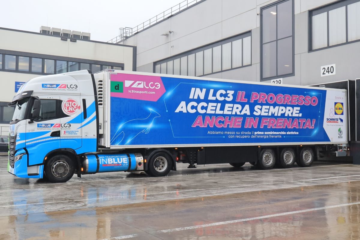 Green Retail  - Lidl, LC3 e Schmitz Cargobull mettono su strada il primo semirimorchio refrigerato 100% elettrico 
