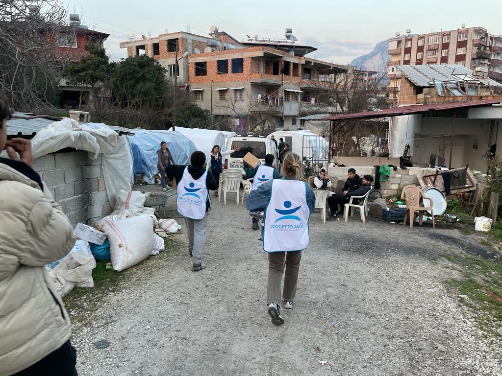 Green Retail  - Alfonsino delivery e Progetto Arca insieme per portare cibo e beni di prima necessità alle vittime del terremoto in Turchia 