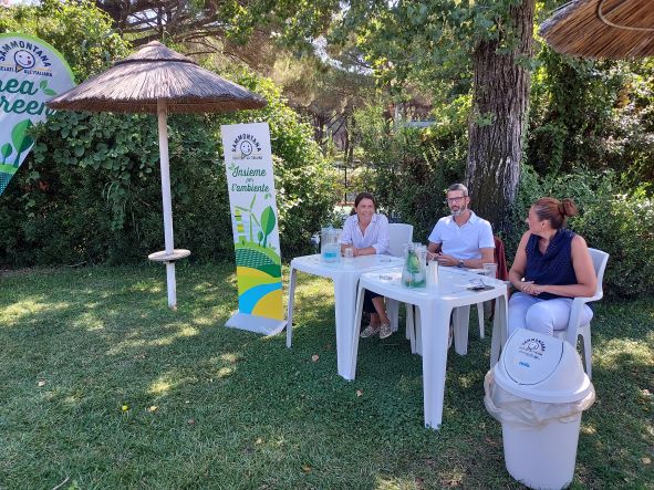Sammontana si allea con Revet per la sostenibilità dei lidi italiani grazie ad arredi realizzati con plastica riciclata