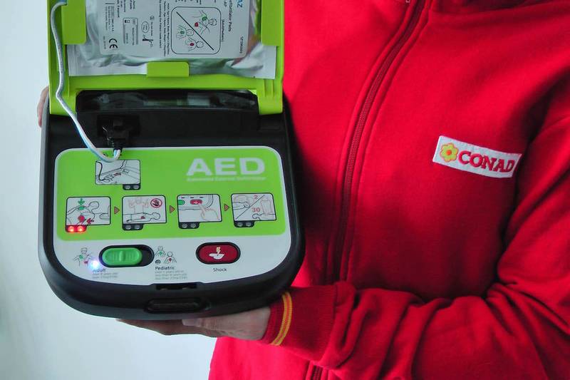 Green Retail  - CIA-Conad installa 138 defibrillatori nei negozi di 17 città 