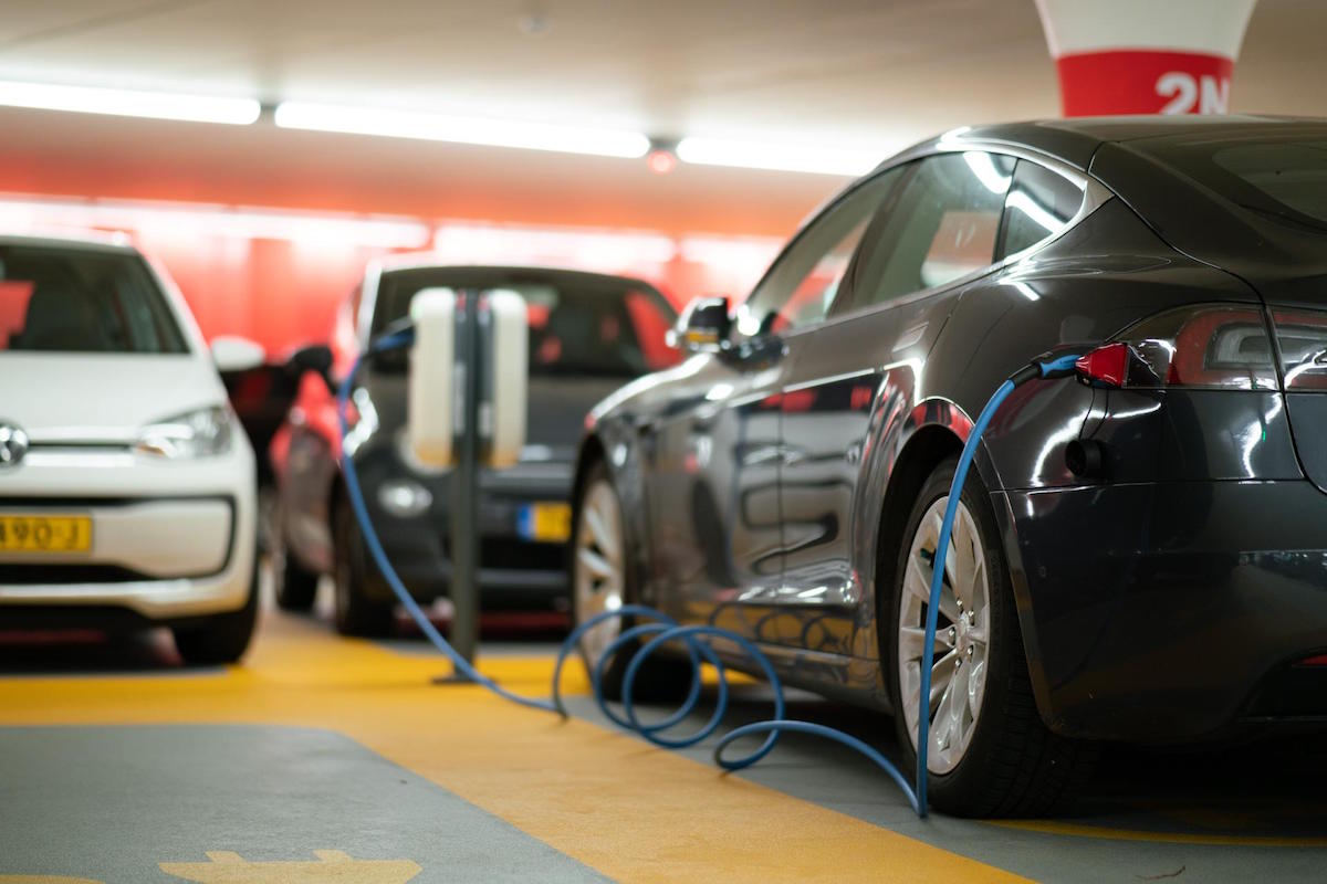 Green Retail  - Auto elettriche: le case automobilistiche si sono assicurate meno di un quinto dei metalli necessari per la produzione di batterie 