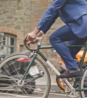 Green Retail  - Il 66% degli italiani ha una bici o un monopattino, ma solo il 26% li usa spesso 