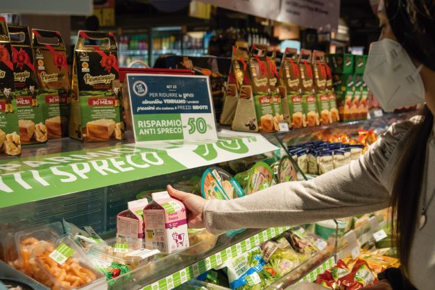 Green Retail  - Carrefour Italia contro lo spreco di cibo: obiettivo -50% di rifiuti alimentari entro il 2025 