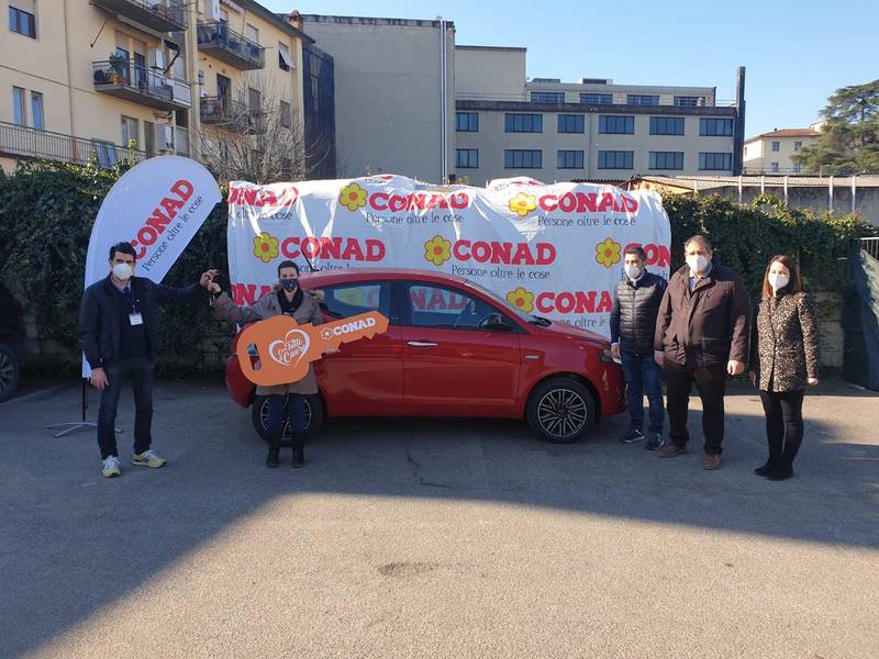 Green Retail  - Al Conad City vinta una Lancia Y grazie al concorso legato alla campagna solidale Con tutto il Cuore 