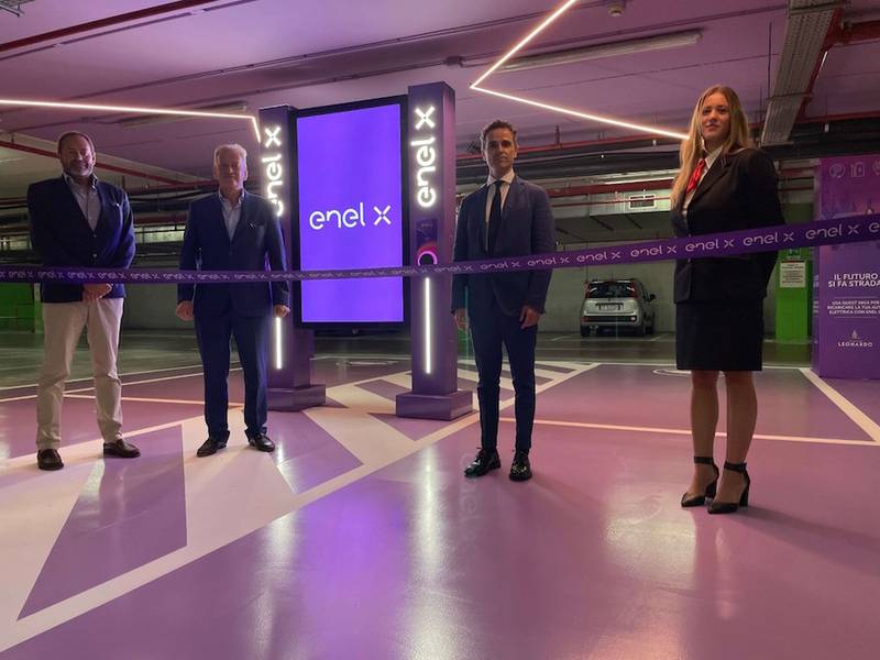 Green Retail  - Il Centro Commerciale Leonardo e Enel X inaugurano un innovativo punto di ricarica a Fiumicino 