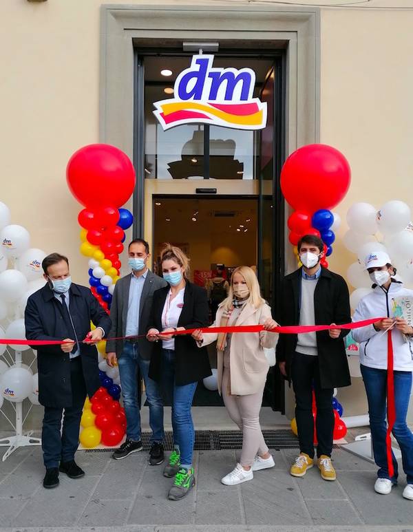 Green Retail  - Dm inaugura a Prato il primo punto vendita con una donazione all’Ospedale Meyer di Firenze 