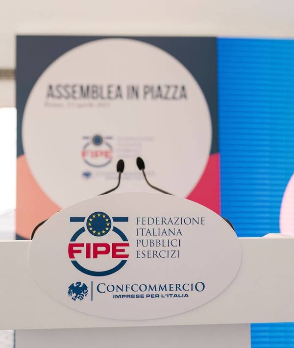 Green Retail  - Assemblea in piazza per Fipe - Confcommercio. Il grido dei pubblici esercizi: “Vogliamo futuro” 