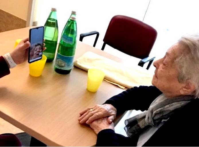 Green Retail  -  Coop Lombardia dona 3.000 mascherine e tablet per reparto Covid 