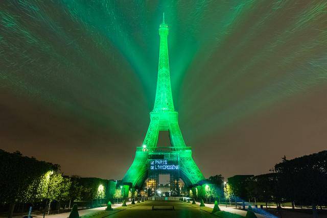 Green Retail  - La tecnologia delle celle a combustibile illumina in maniera sostenibile la Torre Eiffel 