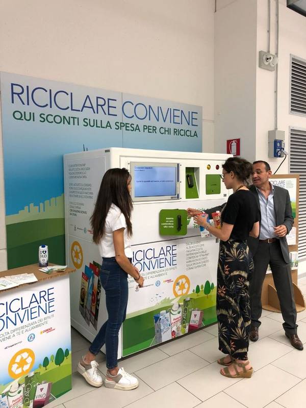 Green Retail  - Padova è attenta all'ambiente. Al Conad superstore si ricicla 